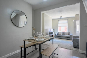 Stay with Alexandra - Free Parking - Free Wifi Superb Location